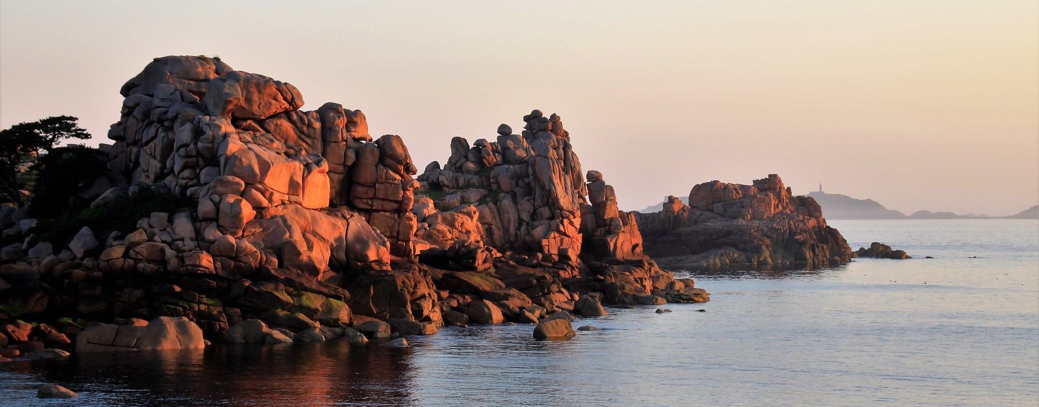 les granits roses - la côte de granite rose